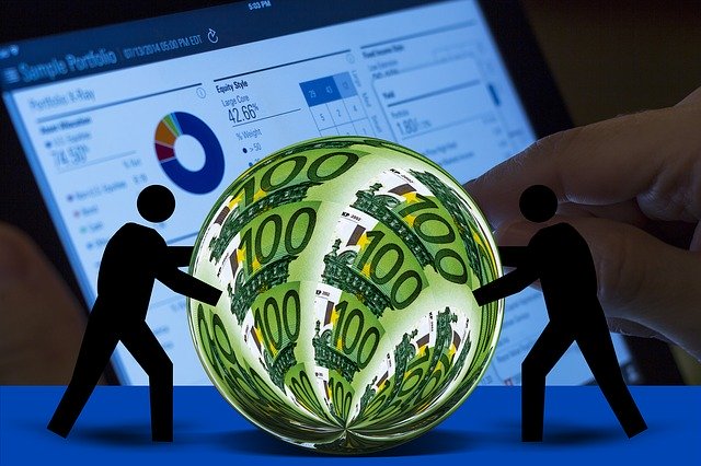 Selling Internationally? Here’s How to Minimize Your Currency Exposure Risk