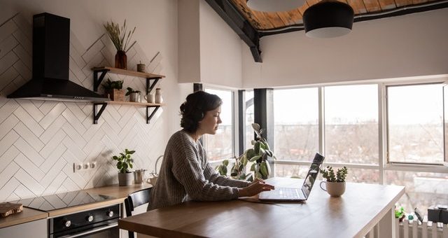 Home Based Businesses to Start During a Pandemic, How to Make Your Home-Based Workplace Bohemian?