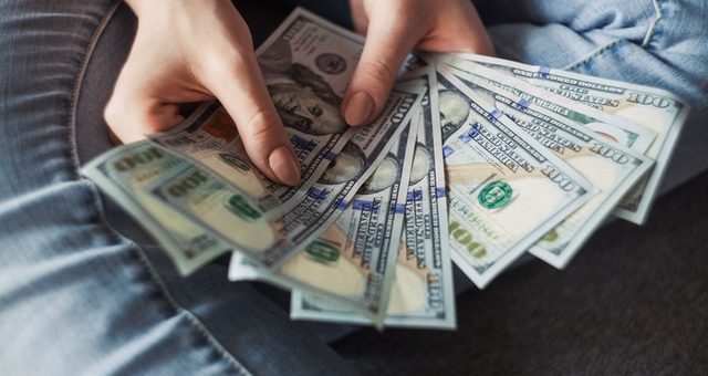 Should You Exchange Money Before An International Business Trip?