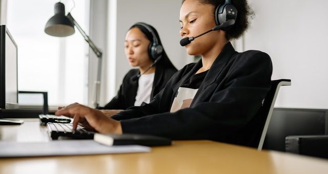 How Live Chat Software Is Used in Specific Industries