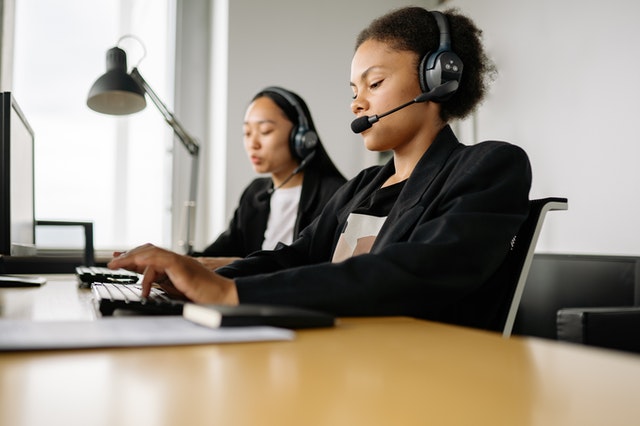 How Live Chat Software Is Used in Specific Industries