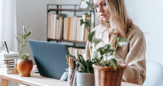 6 Essential Documents Young Employees Need When Entering the Workforce