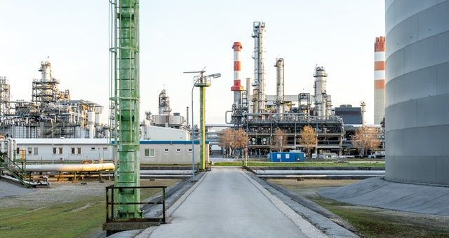 Work-Life In An Oil Refinery