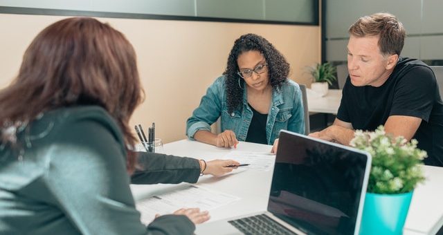 How Does an Investment Advisor Help You?