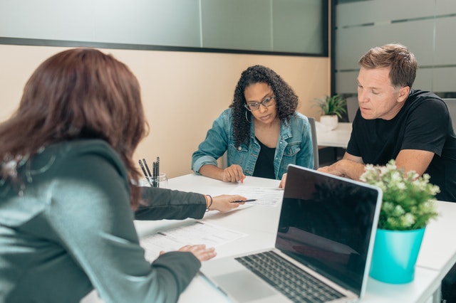 How Does an Investment Advisor Help You?