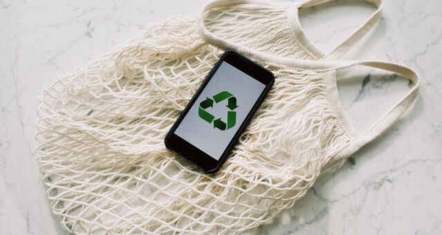 How Does a Trade-in Solve Your Smartphone Issues?