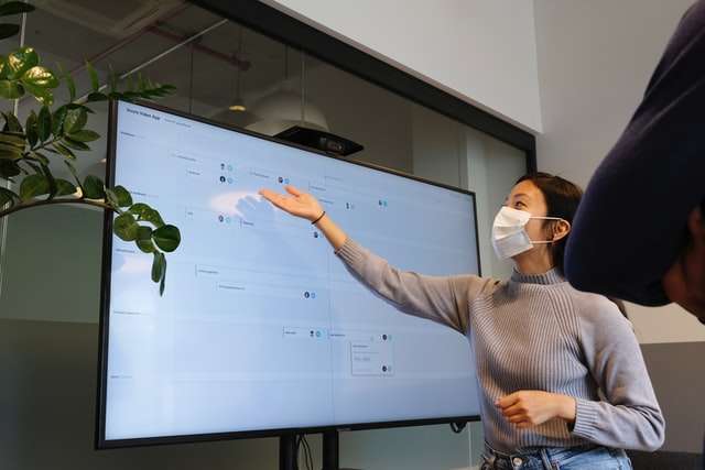How AI Can Help Non-Native English Speakers Achieve Amazing Results at Work