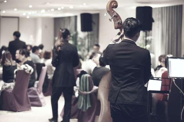 Organizing a Corporate Event: 4 Tips